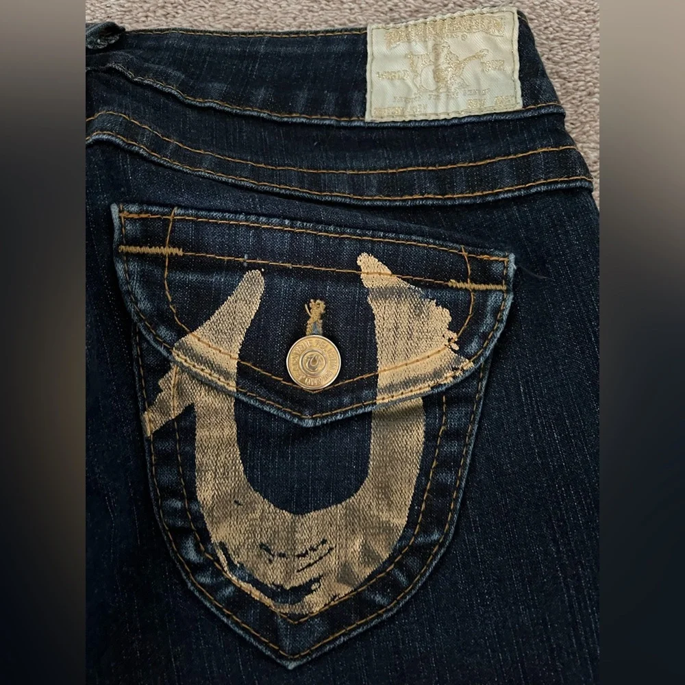 True Religion Joey Gold Foil Pocket Twisted Hem Slim Flare Jeans – Dark Wash - Picture 5 of 13